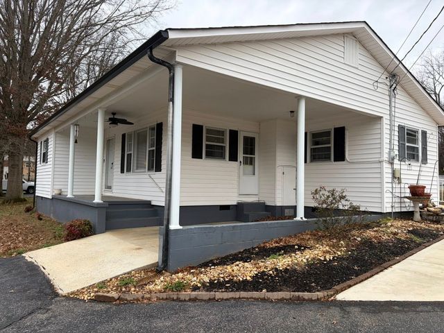 215 Orchard Ln, Mcminnville, TN 37110