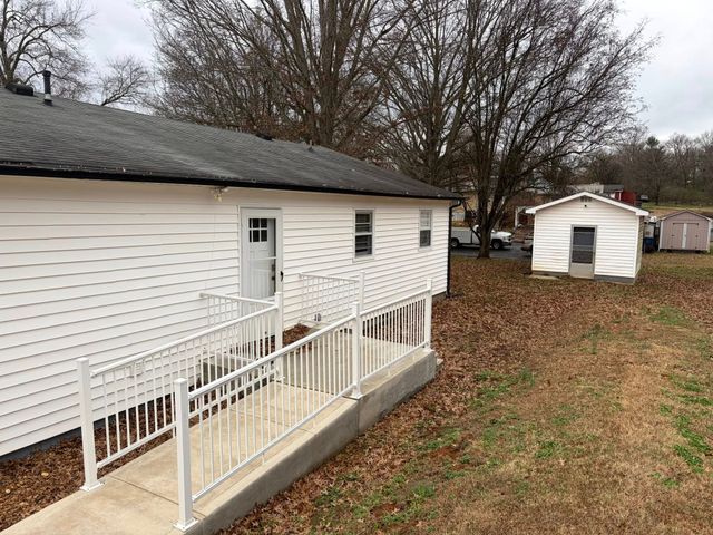 215 Orchard Ln, Mcminnville, TN 37110