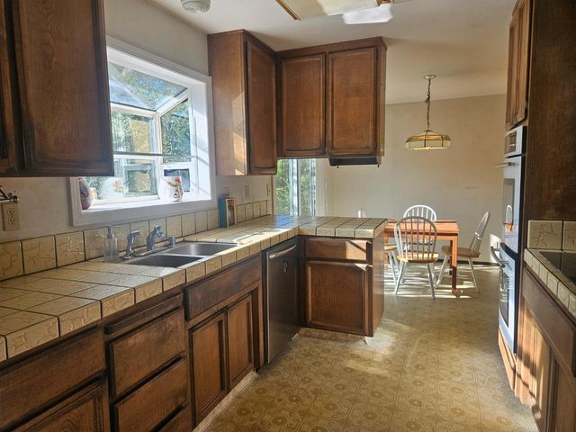 1527 Pleasant Hill Road, Lafayette, CA 94549