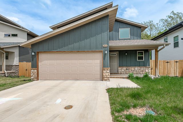 2632 N Prospect Avenue, Springfield, MO 65803