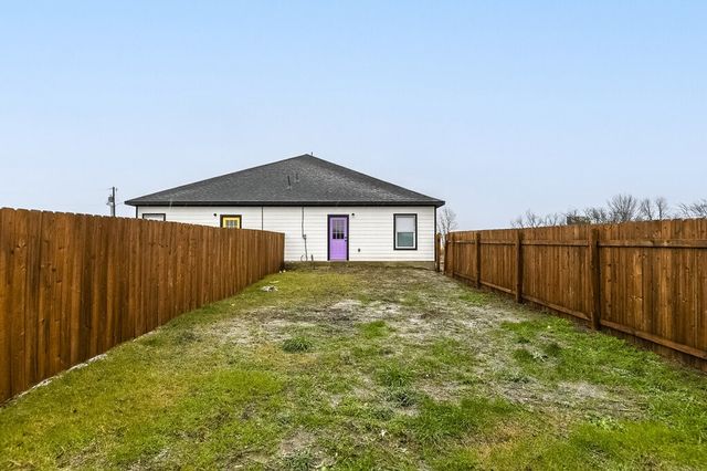 1020 Burnett Boulevard B, Alvarado, TX 76009