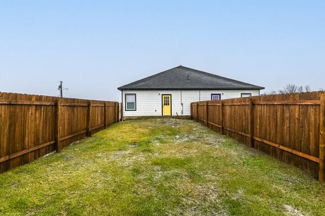 1020 Burnett Boulevard B, Alvarado, TX 76009