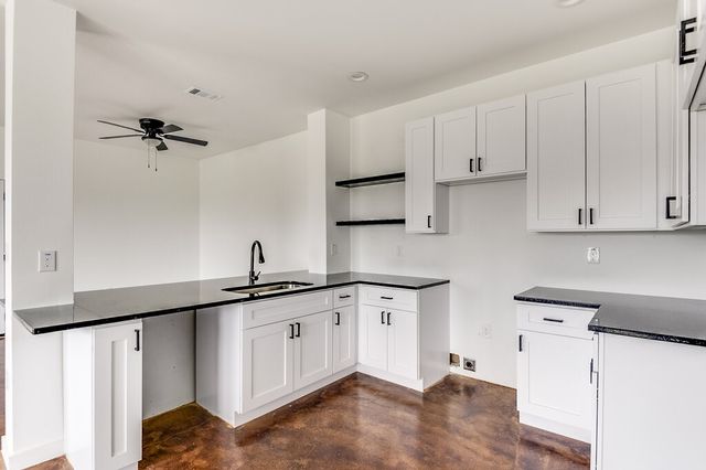 1020 Burnett Boulevard B, Alvarado, TX 76009
