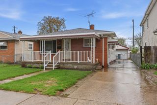 23112 Cayuga Avenue, Hazel Park, MI 48030