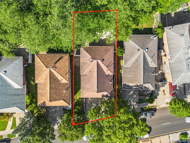 69-07 Little Neck Pkwy, Little Neck, NY 11363