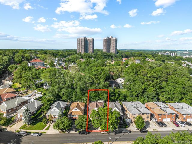 69-07 Little Neck Pkwy, Little Neck, NY 11363