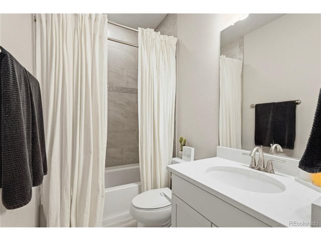 8762 Dunraven St, Arvada, CO 80007