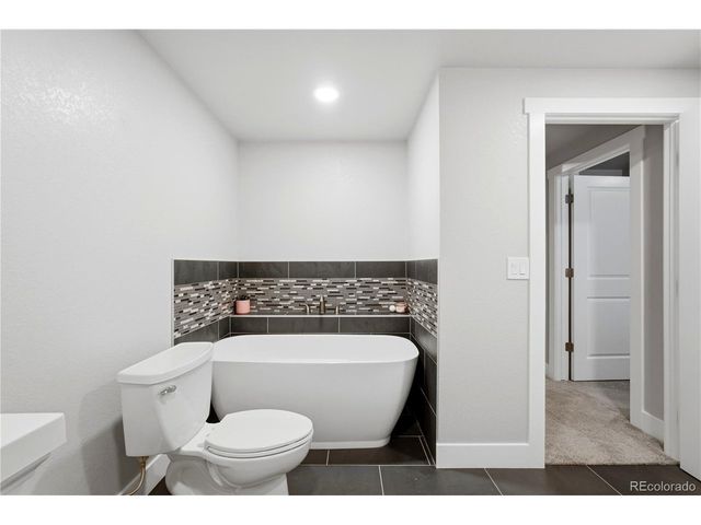 8762 Dunraven St, Arvada, CO 80007