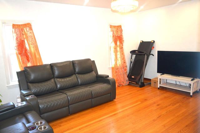1561 W Morgan AVENUE, Milwaukee, WI 53221