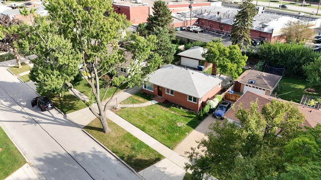 33 Cranbrook Drive, Des Plaines, IL 60016
