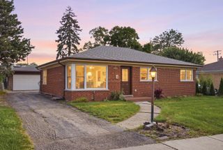 33 Cranbrook Drive, Des Plaines, IL 60016