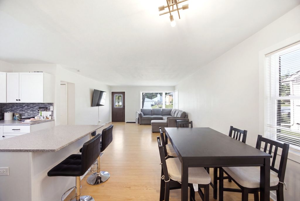 33 Cranbrook Drive, Des Plaines, IL 60016 — photo 4