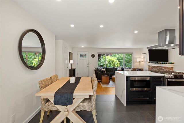 450 Mount Defiance Circle SW, Issaquah, WA 98027