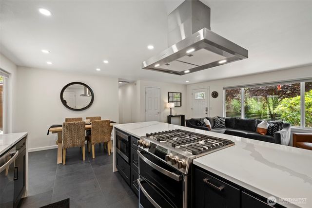 450 Mount Defiance Circle SW, Issaquah, WA 98027