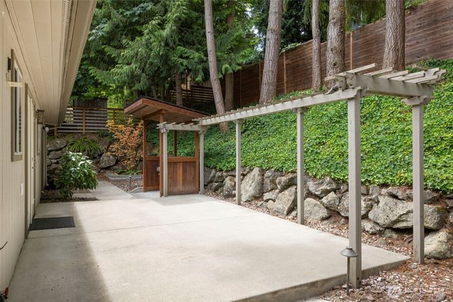 450 Mount Defiance Circle SW, Issaquah, WA 98027