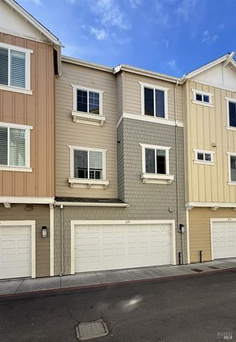 228 Johnson St, Windsor, CA 95492