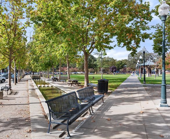 228 Johnson St, Windsor, CA 95492