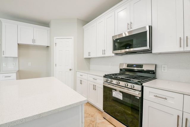 815 Robins Way, Stafford, TX 77477