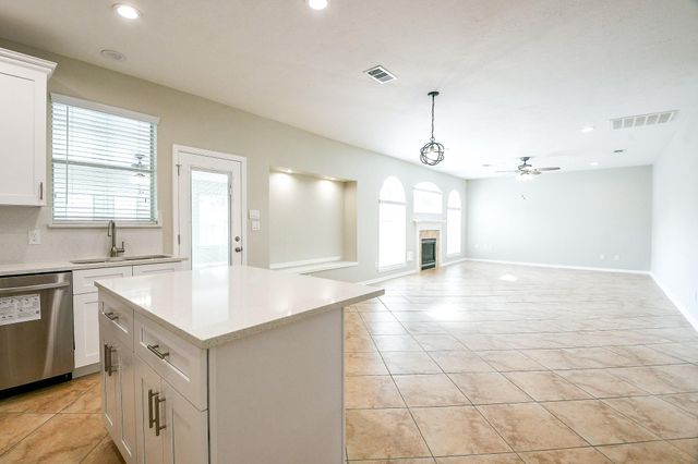 815 Robins Way, Stafford, TX 77477