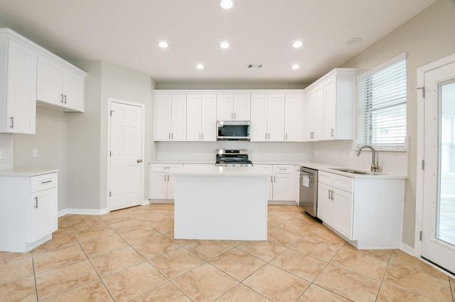 815 Robins Way, Stafford, TX 77477