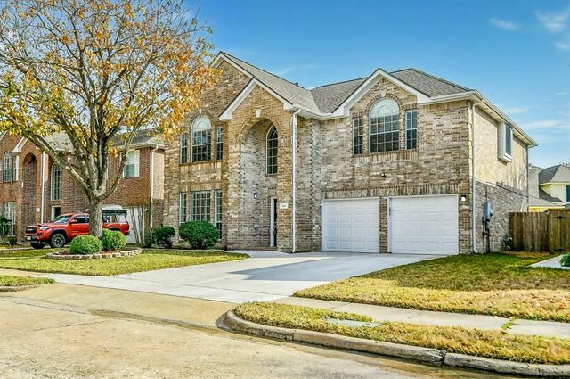 815 Robins Way, Stafford, TX 77477