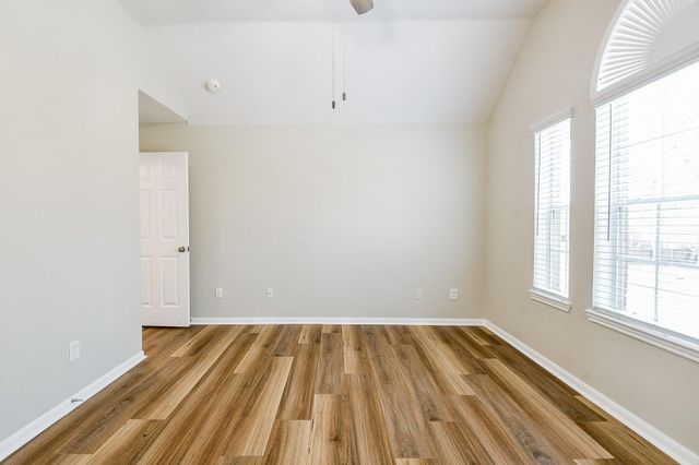 815 Robins Way, Stafford, TX 77477