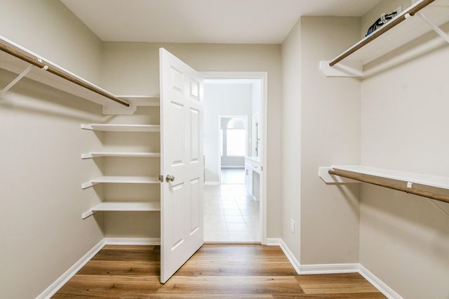 815 Robins Way, Stafford, TX 77477