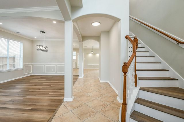 815 Robins Way, Stafford, TX 77477