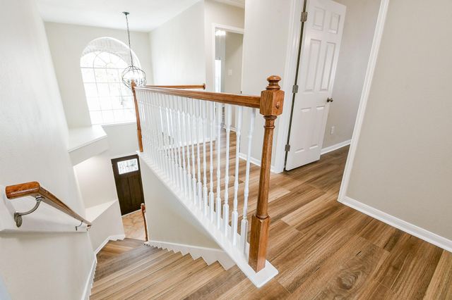 815 Robins Way, Stafford, TX 77477