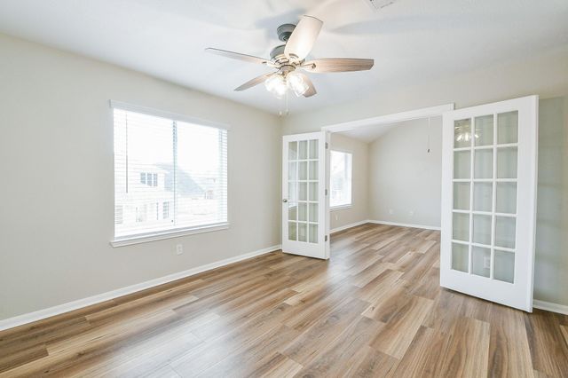 815 Robins Way, Stafford, TX 77477