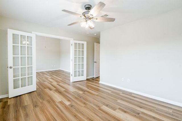 815 Robins Way, Stafford, TX 77477