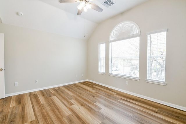 815 Robins Way, Stafford, TX 77477