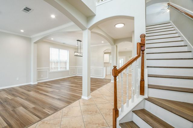 815 Robins Way, Stafford, TX 77477