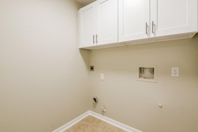 815 Robins Way, Stafford, TX 77477