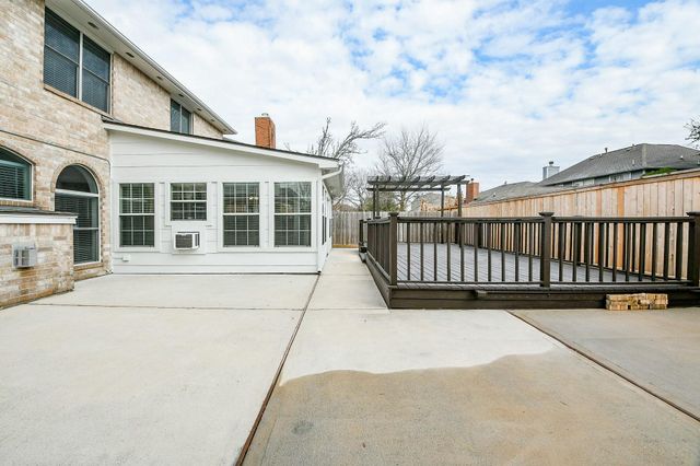 815 Robins Way, Stafford, TX 77477