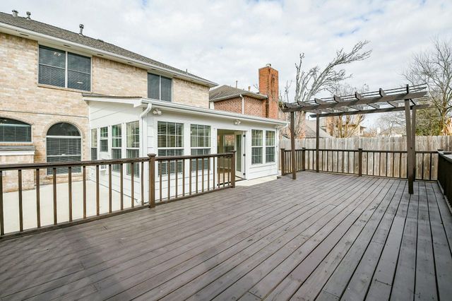 815 Robins Way, Stafford, TX 77477