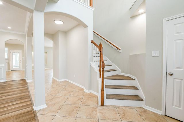 815 Robins Way, Stafford, TX 77477