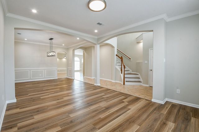 815 Robins Way, Stafford, TX 77477