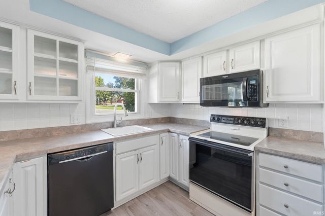 14816 Michael Drive, Leo, IN 46765