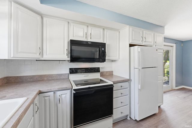 14816 Michael Drive, Leo, IN 46765