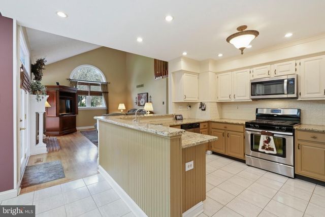263 PINE TREE TER, Langhorne, PA 19047