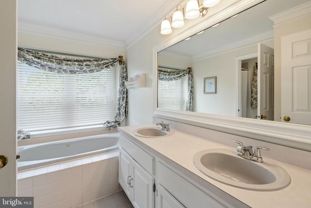 263 PINE TREE TER, Langhorne, PA 19047