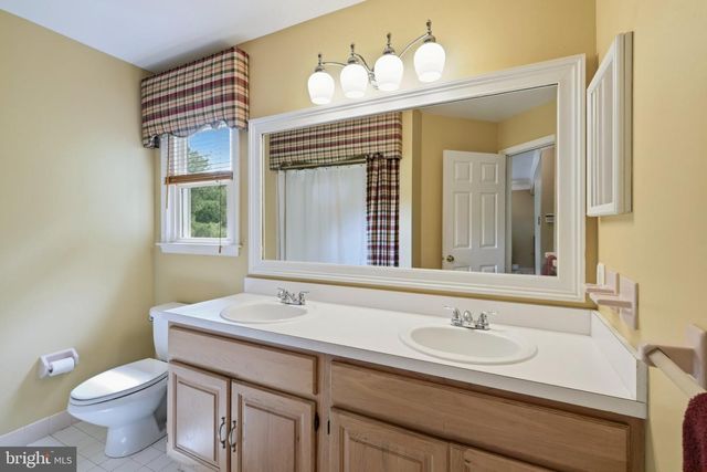 263 PINE TREE TER, Langhorne, PA 19047