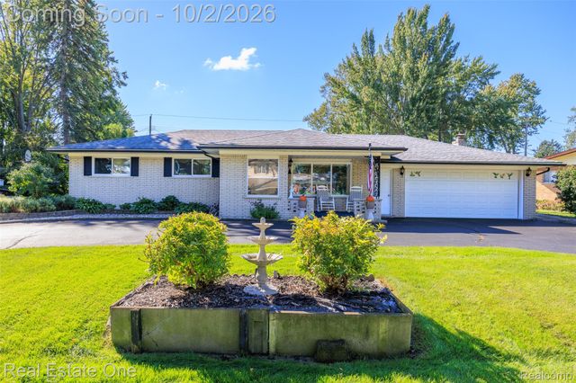 6056 Pinetree Drive, Shelby Charter Township, MI 48316