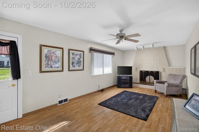 6056 Pinetree Drive, Shelby Charter Township, MI 48316