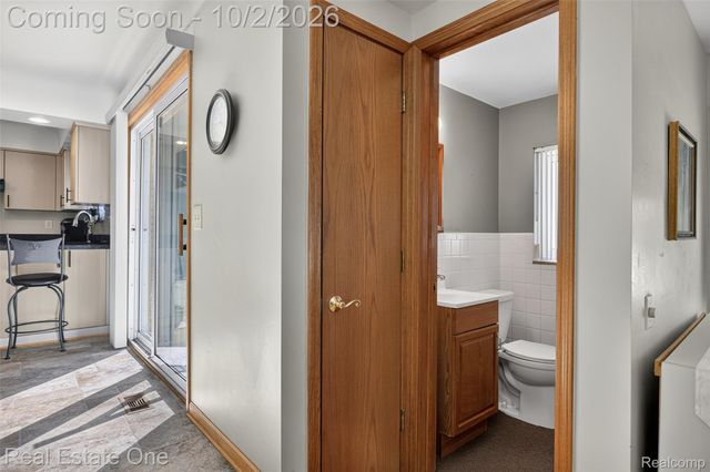 6056 Pinetree Drive, Shelby Charter Township, MI 48316