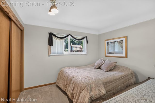 6056 Pinetree Drive, Shelby Charter Township, MI 48316