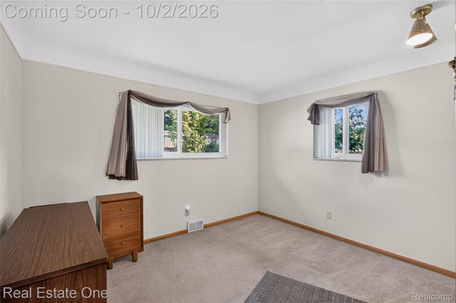 6056 Pinetree Drive, Shelby Charter Township, MI 48316