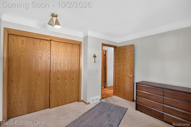 6056 Pinetree Drive, Shelby Charter Township, MI 48316