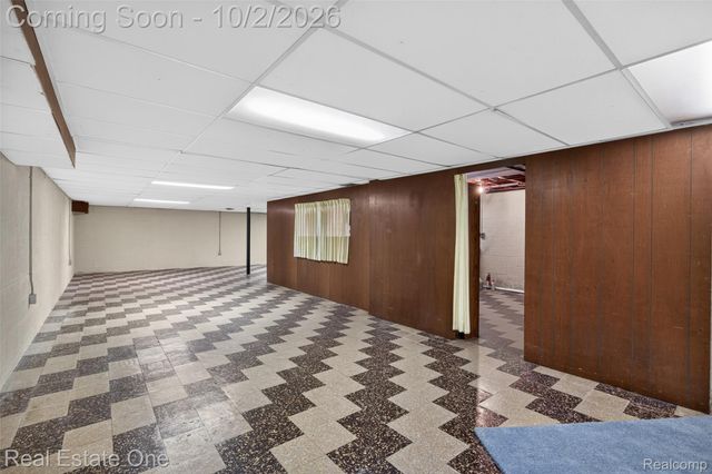 6056 Pinetree Drive, Shelby Charter Township, MI 48316